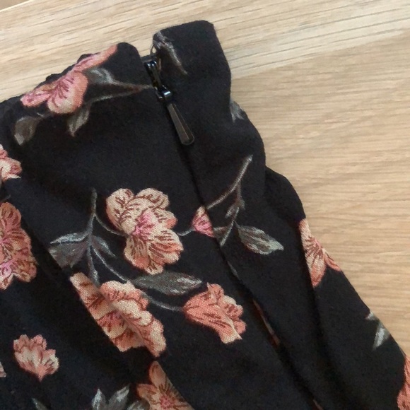 American Eagle Floral Mini Skirt - Picture 7 of 9